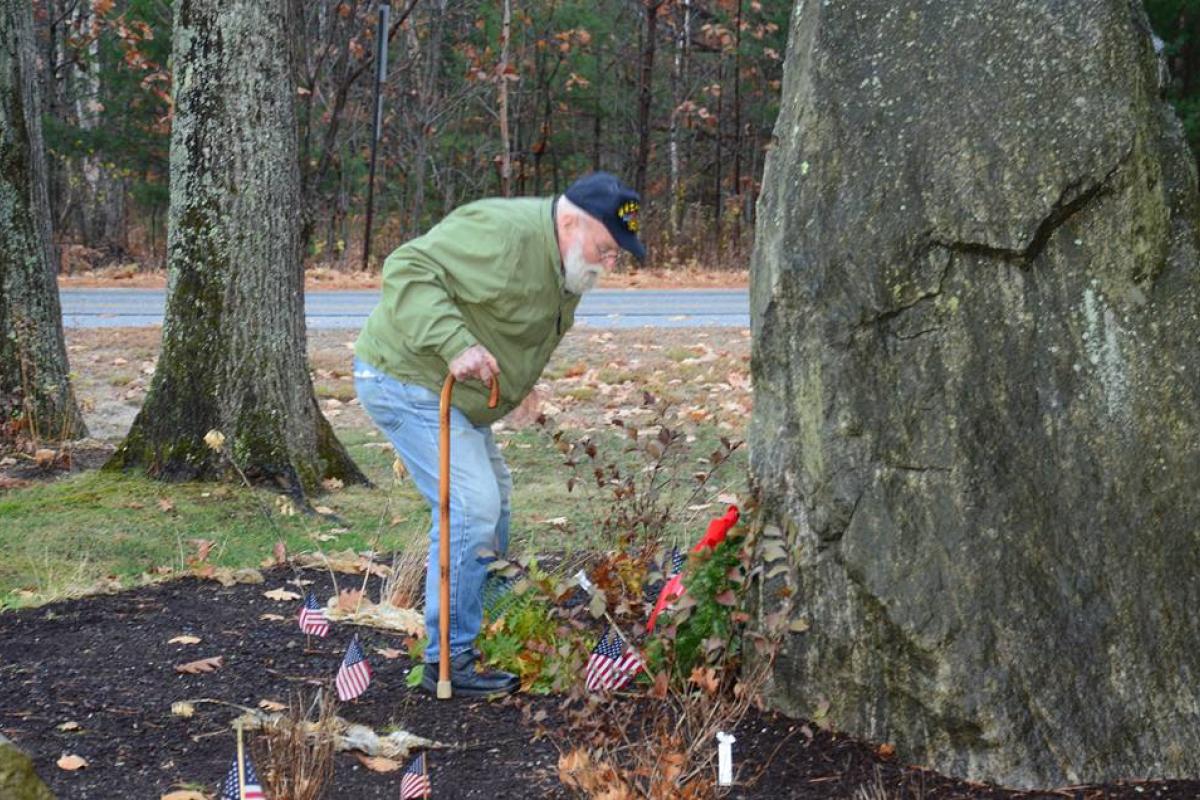 Col. John Ames, laying the memorial wreath at Veterans Park